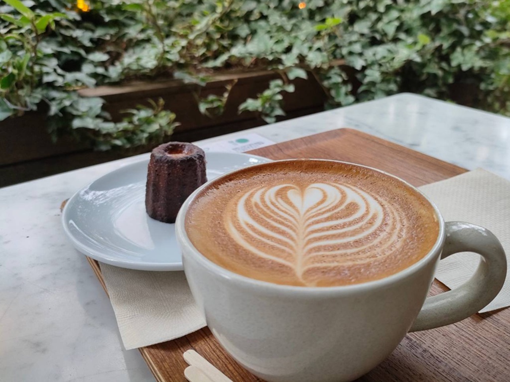 渋谷 ホワイトグラスコーヒー カフェラテ